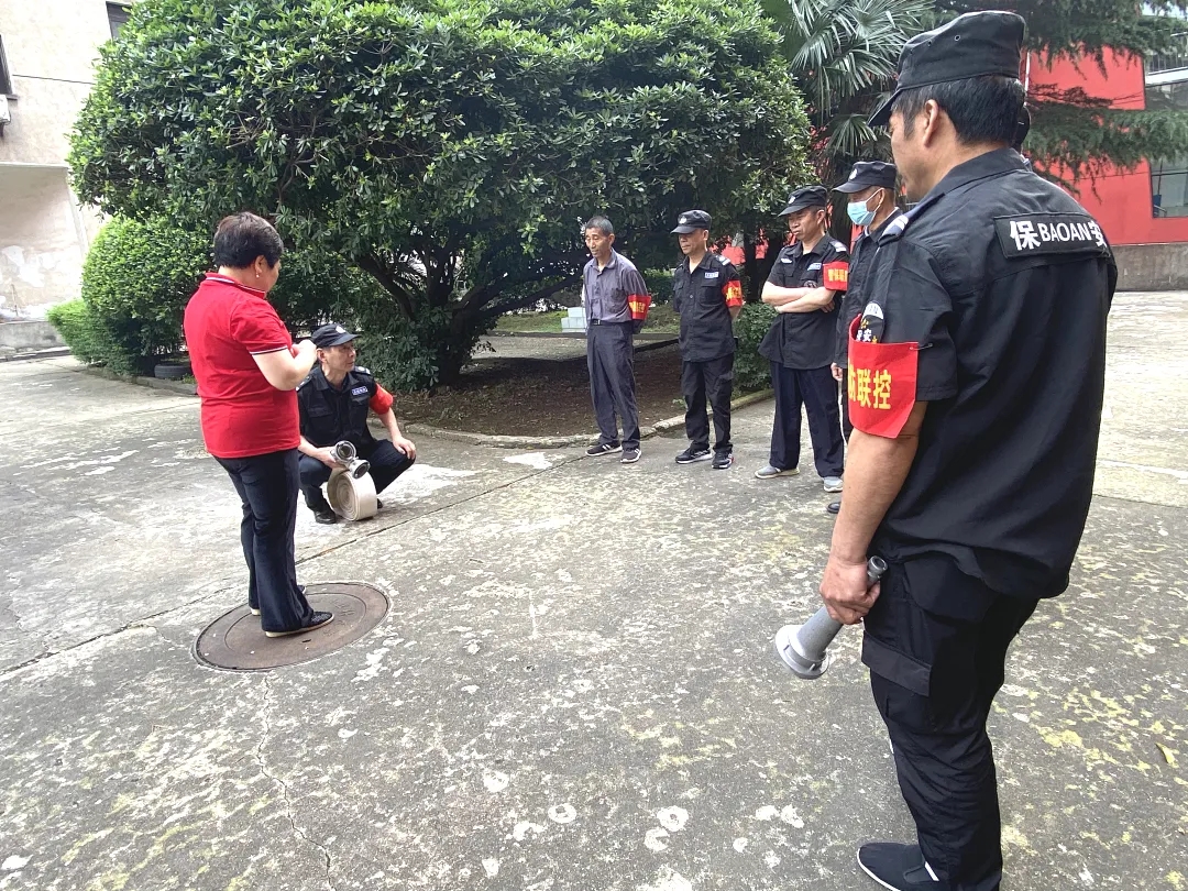 湖南保安服务,墙外高空清洗服务,湖南保利天创物业发展有限公司 湖南保安服务,墙外高空清洗服务,湖南保利天创物业发展有限公司