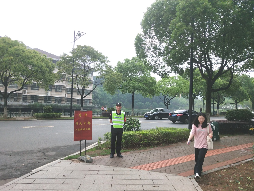 湖南保安服务,墙外高空清洗服务,湖南保利天创物业发展有限公司 湖南保安服务,墙外高空清洗服务,湖南保利天创物业发展有限公司