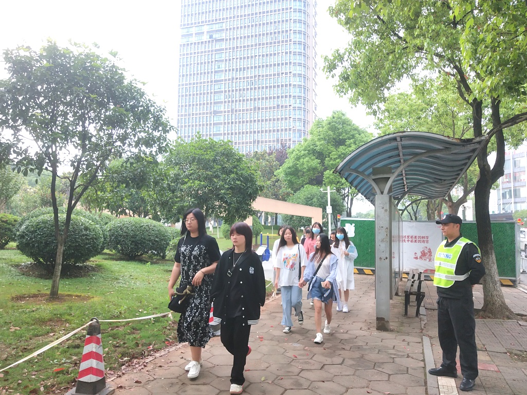 湖南保安服务,墙外高空清洗服务,湖南保利天创物业发展有限公司 湖南保安服务,墙外高空清洗服务,湖南保利天创物业发展有限公司