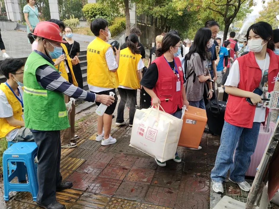 湖南保安服务,墙外高空清洗服务,湖南保利天创物业发展有限公司